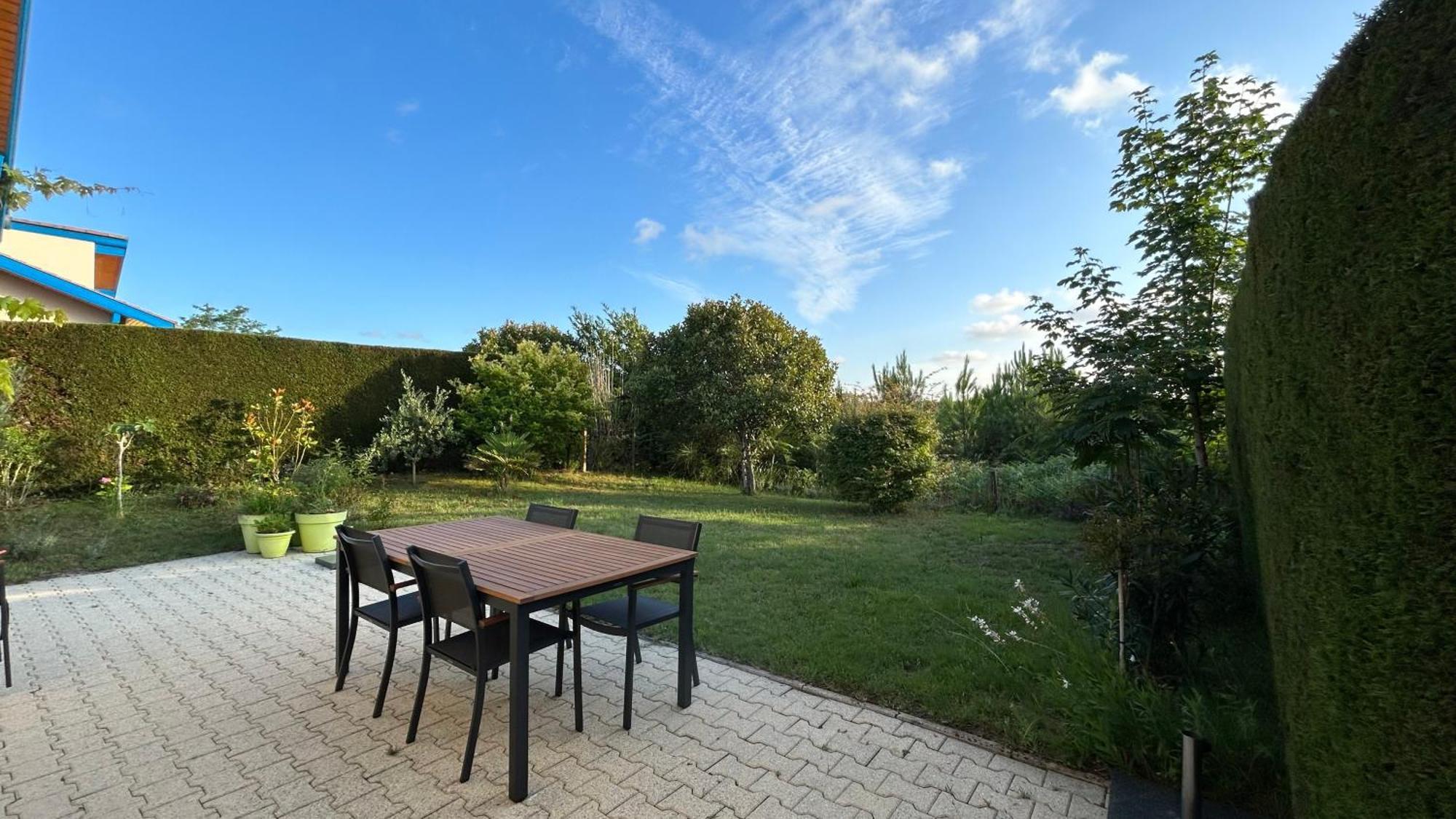 Jolie Maison De Vacances Avec Terrasse Et Jardin Сен-Жюльен-ан-Борн Экстерьер фото