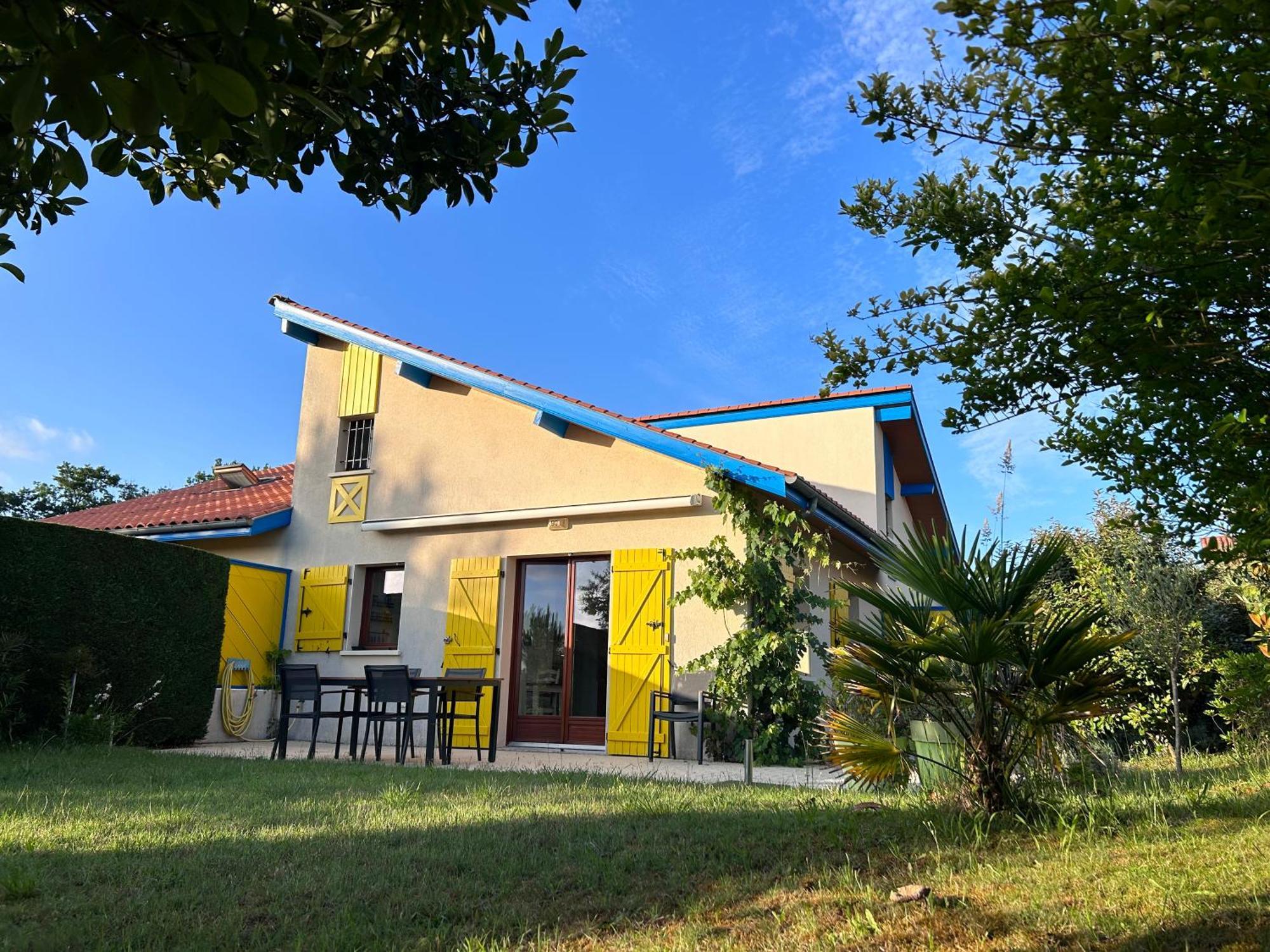 Jolie Maison De Vacances Avec Terrasse Et Jardin Сен-Жюльен-ан-Борн Экстерьер фото
